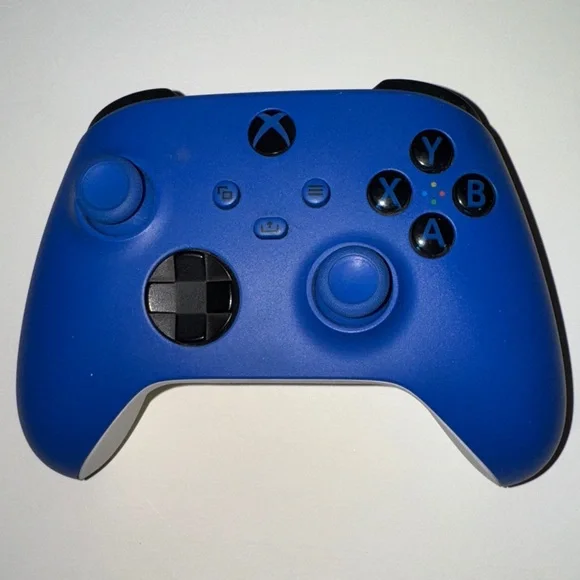 Microsoft Xbox Wireless Controller in Shock Blue
