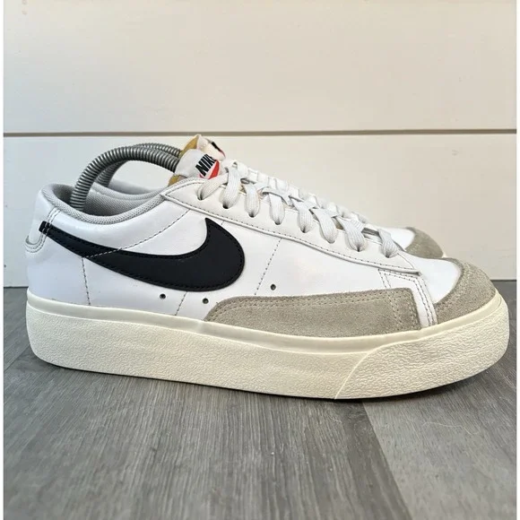Nike Women's Blazer Low Platform Sneakers White/Black‎ DJ0292-101 Size 9 US
