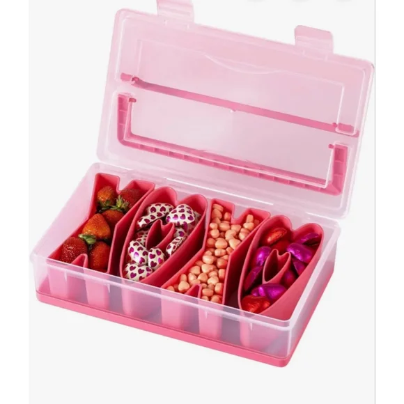 CWC xoxo snack box