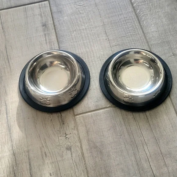 Unknown brand dog bowl 2 for the price of one ‐