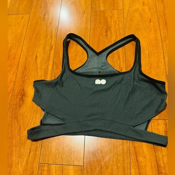 Nike woman top