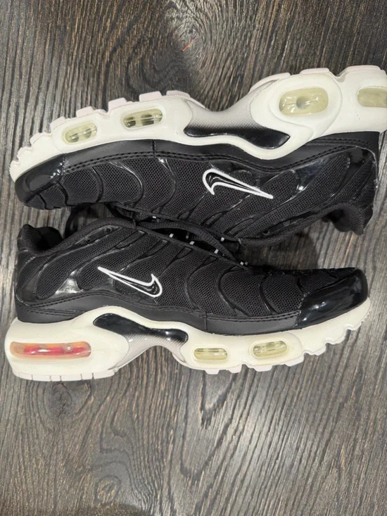 Nike Air Max Plus Black White Sneakers Womens size 6
