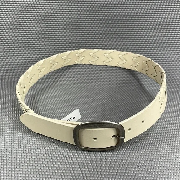 Basic Cream-Colored Belt Good Condition