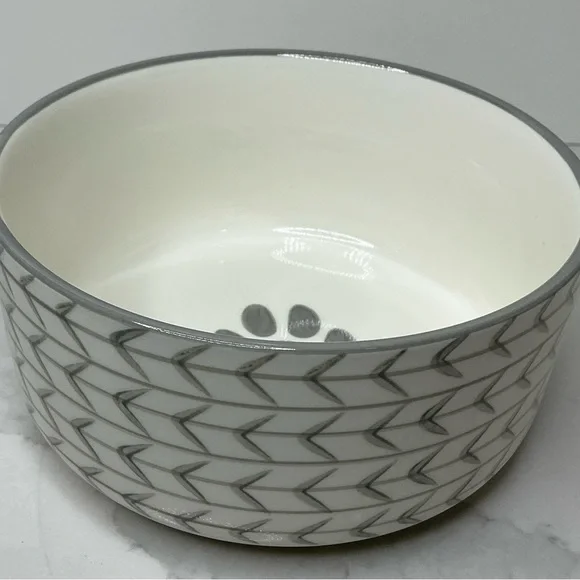 New - Signature White and Gray Ceramic Dog Bowl
