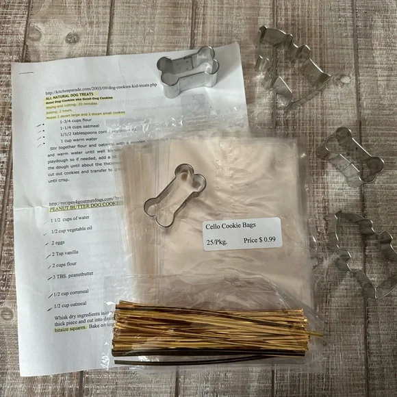 DOG COOKIE TREAT MAKING SET COOKIE CUTTERS PUPPIES PETS