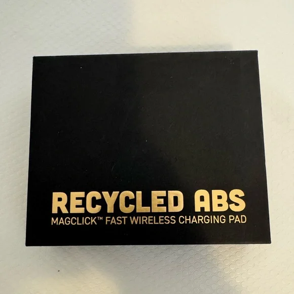MagClick Recycled ABS Fast Wireless Charging Pad
