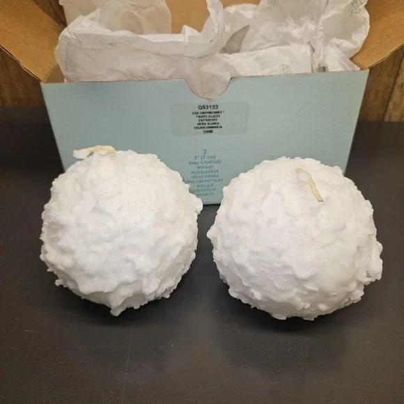 PartyLite Iced Snowberries Ball Candles Set Of 2 3in White Berry Scented Retired