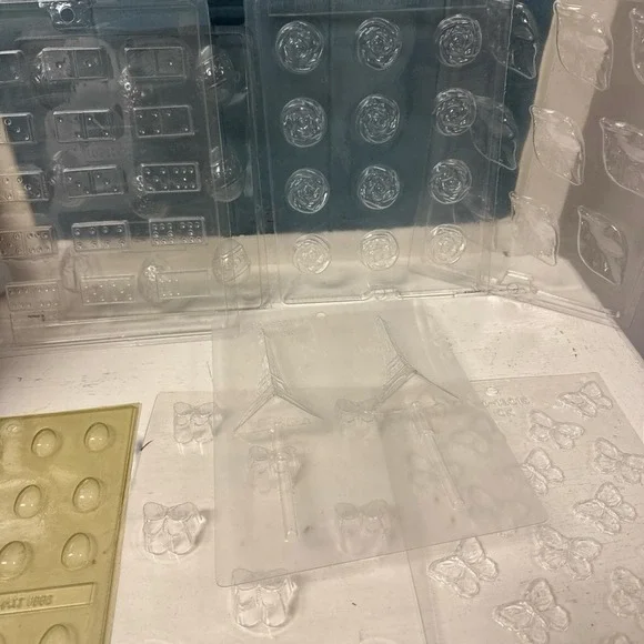 LOT OF 8 Vtg CHOCOLATE CANDY‎ SOAP MOLD PARTY FAVORS Easter Butterflies Eiffel +
