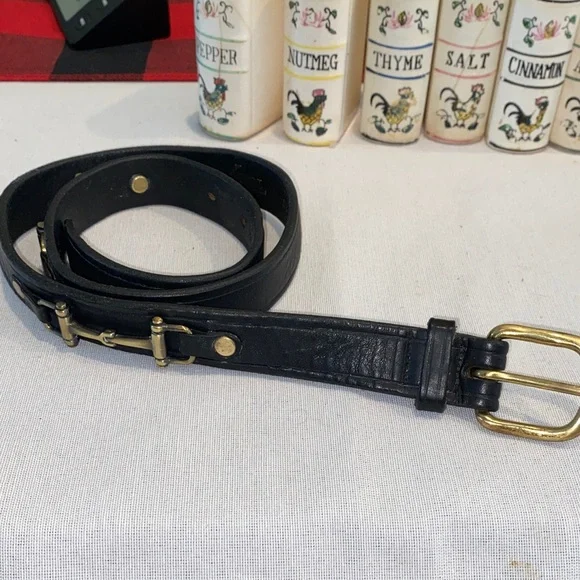 Tory Leather English bridle leather snaffle bit belt with brass hardware. SZ 28