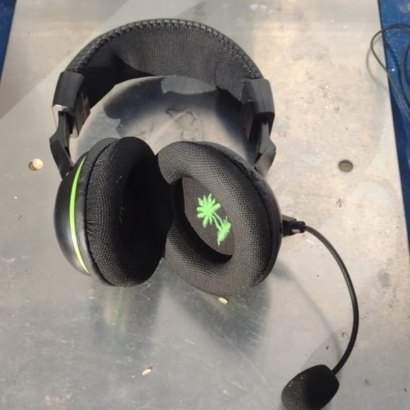 X32 Turtle Beach Black Gaming Headset NWOT