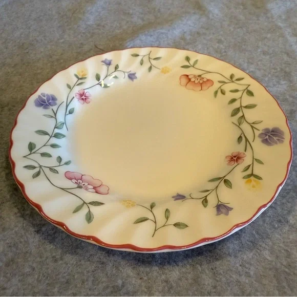Johnson Brothers Fine English Tableware Summer Chintz Pattern Small Plate