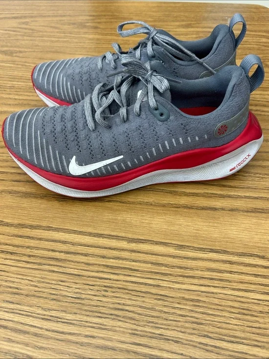 Nike Women’s ReactX Infinity Run Athletic Sneakers Size 8 Grey Red running