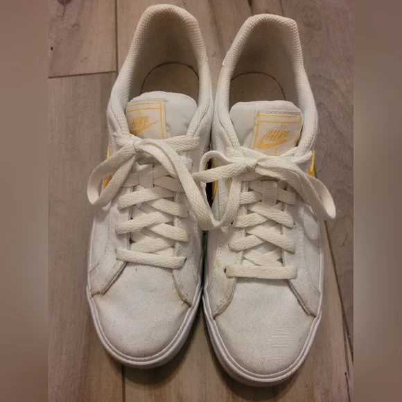 Nike Court Royale Women's Shoes