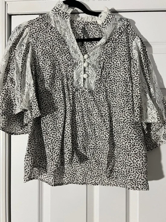 Anthropologie Lace--Trim Floral Puff Sleeve Women’s Top - Cream/Black