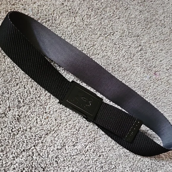 F💜🔹️Under Armour Kids Black Belt with Embossed Buckle