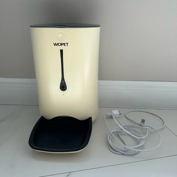 Automatic dog food feeder 🐾