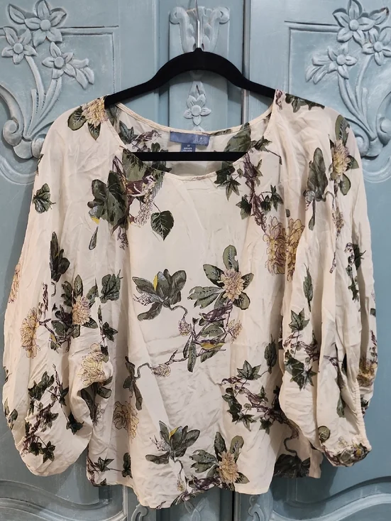 Anthropologie Lil Silk Light Cream Floral Puff-Sleeve Women's Top