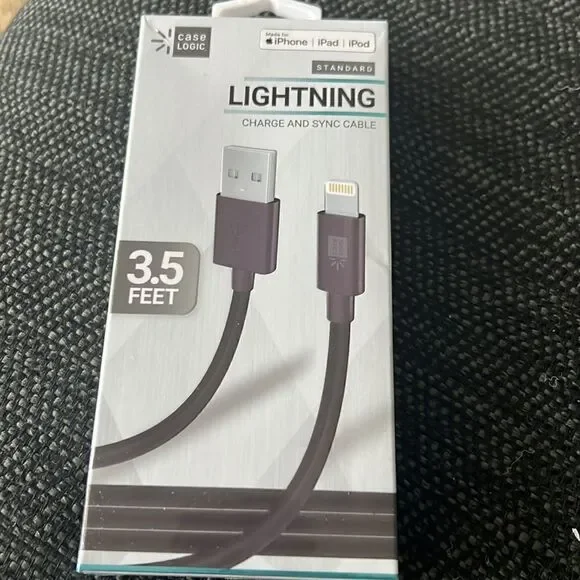 3.5 lightning charger for Apple products black