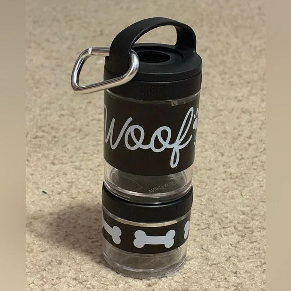 NWOT “woof” dog carrying case