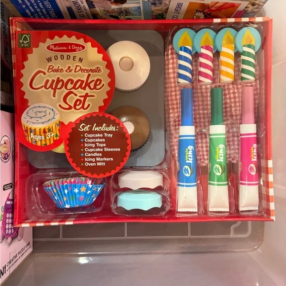 Melissa & Doug Colorful Cupcake Decorating Set