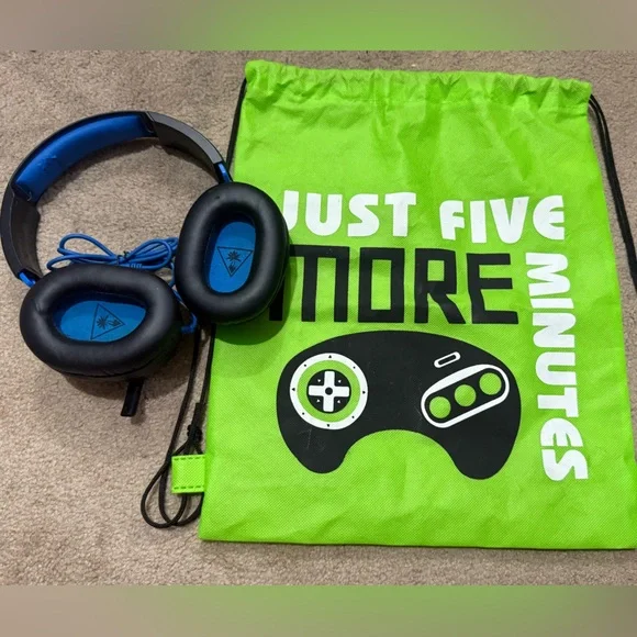 Turtle Beach Black & Blue Gaming Headset, Great condition! Comes with Backpack