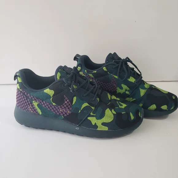 Nike Women Roshe One Prem Plus Green Camo, Purple Nike Sign Size 7