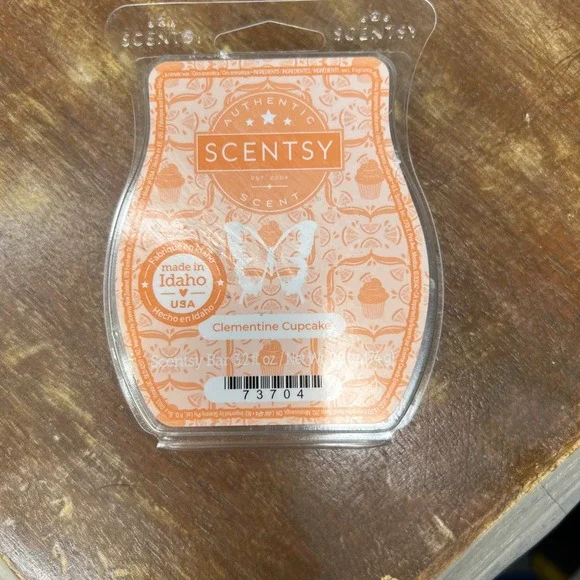 NEW Scentsy wax bar melt tart 3.2 oz CLEMENTINE CUPCAKE HARD TO‎ FIND