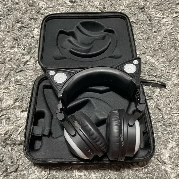 Brookstone AR102A4BKA Over Ear Wireless Headphone “headset Only “