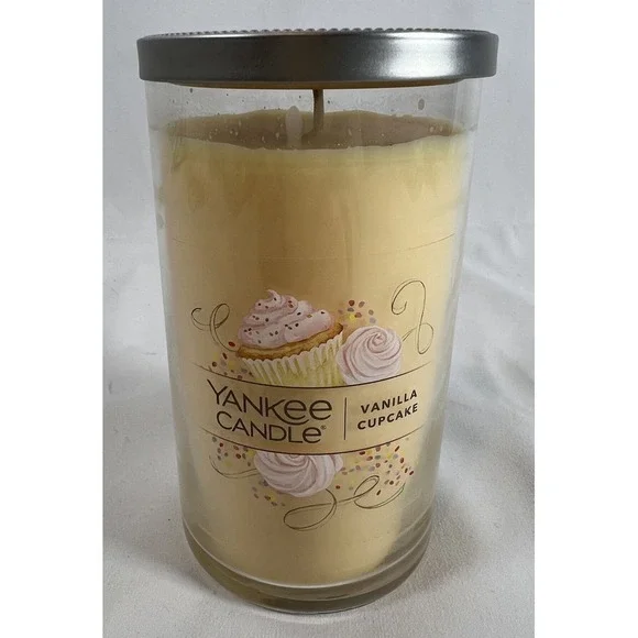 YANKEE CANDLE 14.25oz Vanilla Cupcake,‎ New Unused