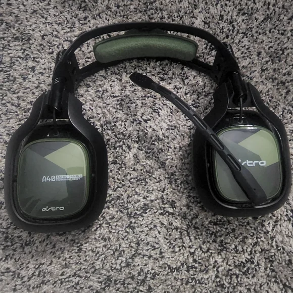 Astro A40