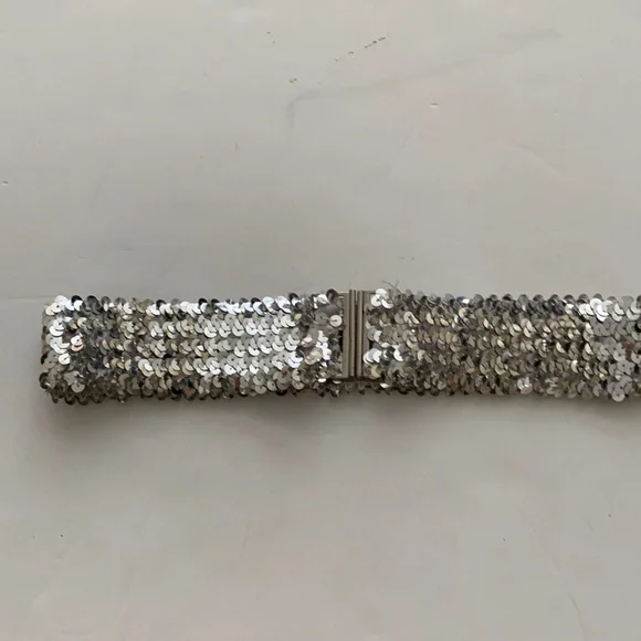 Sequin belt silver with clasp stretchy