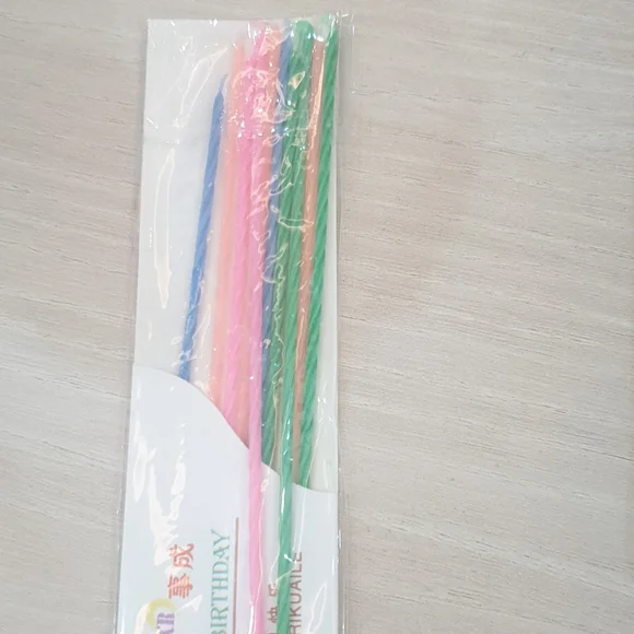 Set of small and long birthday candles to celebrate your birthday