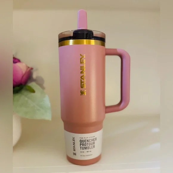 🎉LAST CHANCE🎉Stanley 30oz.‎ Quencher Protour Flipstraw Tumbler Antique Pink