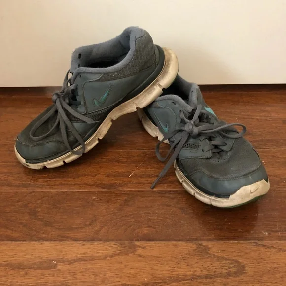 Nike Grey & Blue Sneakers Size 8