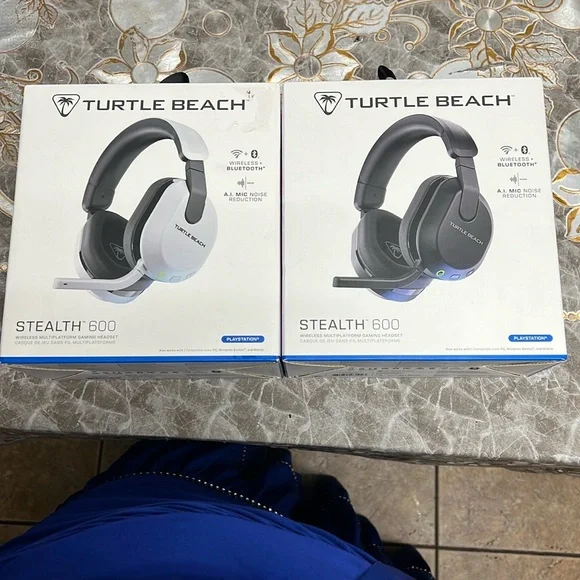 Stealth 600 Wireless Gaming Headset - Black and White
