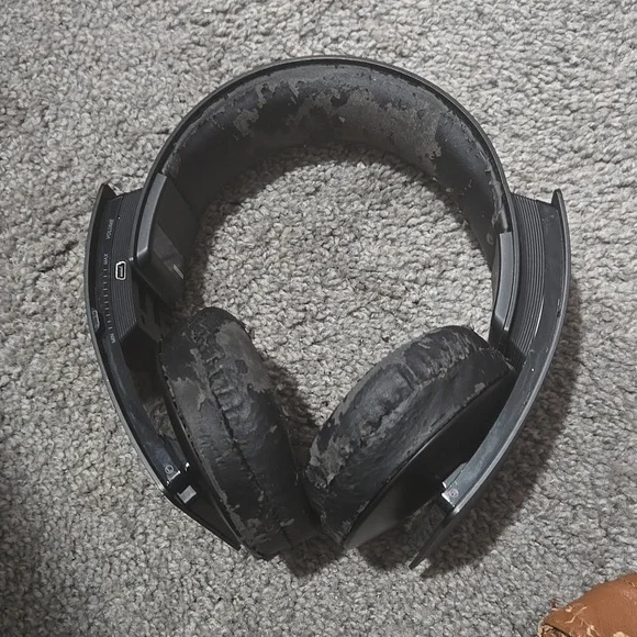 Sony Playstation Stereo Headset CECHYA-0080 for gaming audio and speaking