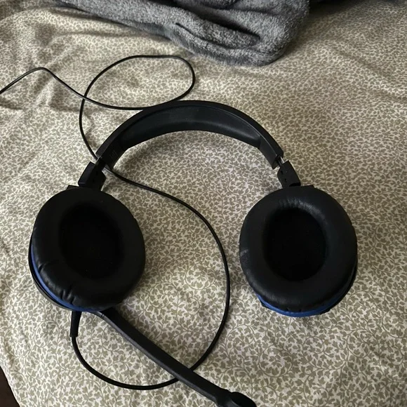 Selling hyper x headset. Used only a couple of times still work. Just upgraded.
