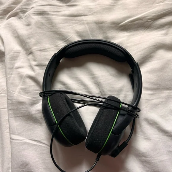 Gaming Headset w/mic (honestly not sure what brand)