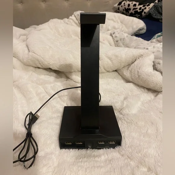 Gaming headset stand