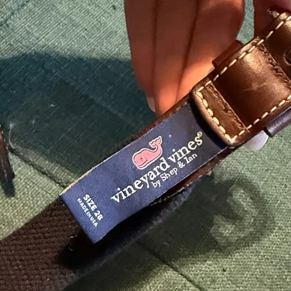 Vineyard Vines Dark Brown Leather Belt with fish Size 26