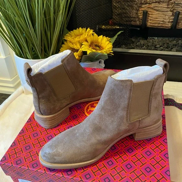 ✨NIB✨Tory Burch Suede Chelsea Ankle Boots
