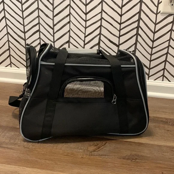 Frisco Basic Dog & Cat Carrier