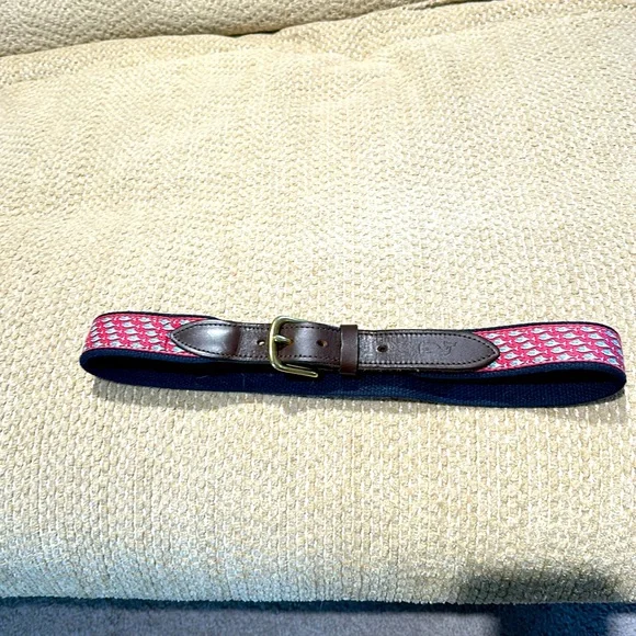 Boys Vineyard Vines size 28 fish belt
