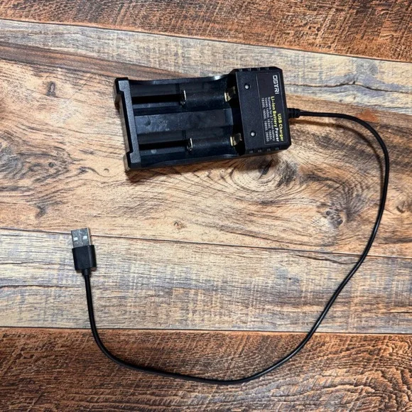 OSTRI USB Charger Li-ion Battery Power Charger 3.7V 10440 26650‎ 18650 Batteries