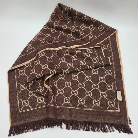 Gucci GG Wool Jacquard Large Scarf Reversible in Chocolate and Beige..