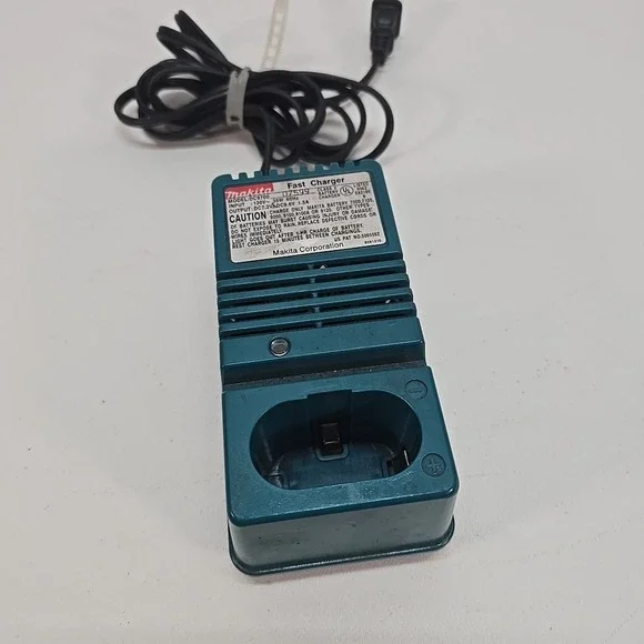 Makita DC9700 Fast Charger 7.2V 9.6V 120V 35W‎ Class 2 Battery Tool USA Blue