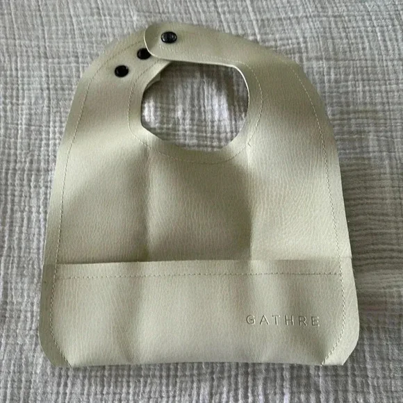 GATHRE VEGAN WIPEABLE BIB