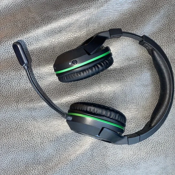 Turtle beach headset, wireless, green