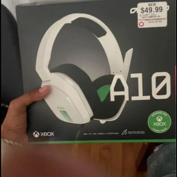 This headset is a really good headset and its for xbox