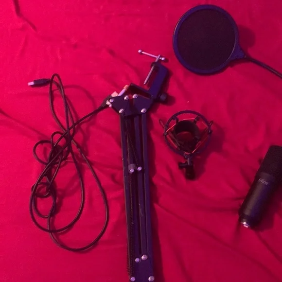 A fifine mic